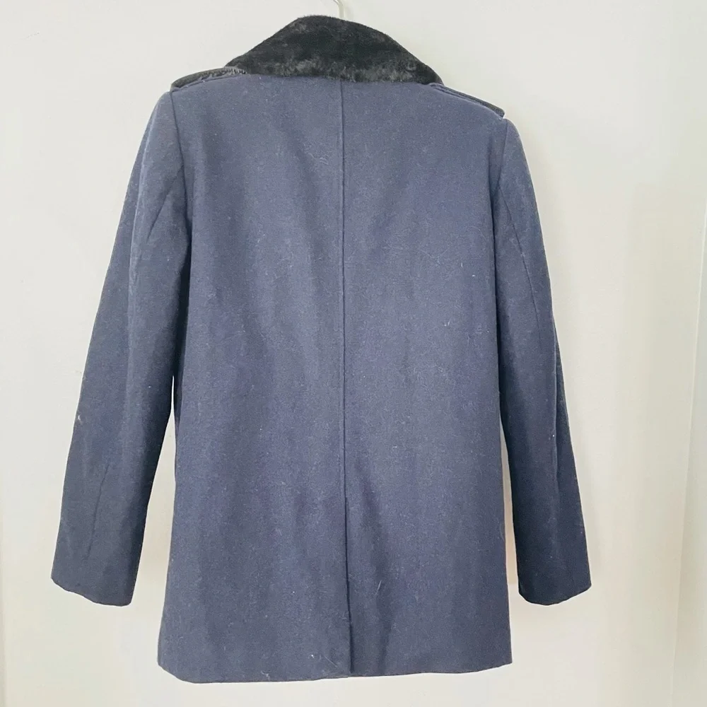 H&M Navy Wool Coat with Faux Fur Collar – Holiday Workwear – Size 8 - Picture 3 of 6